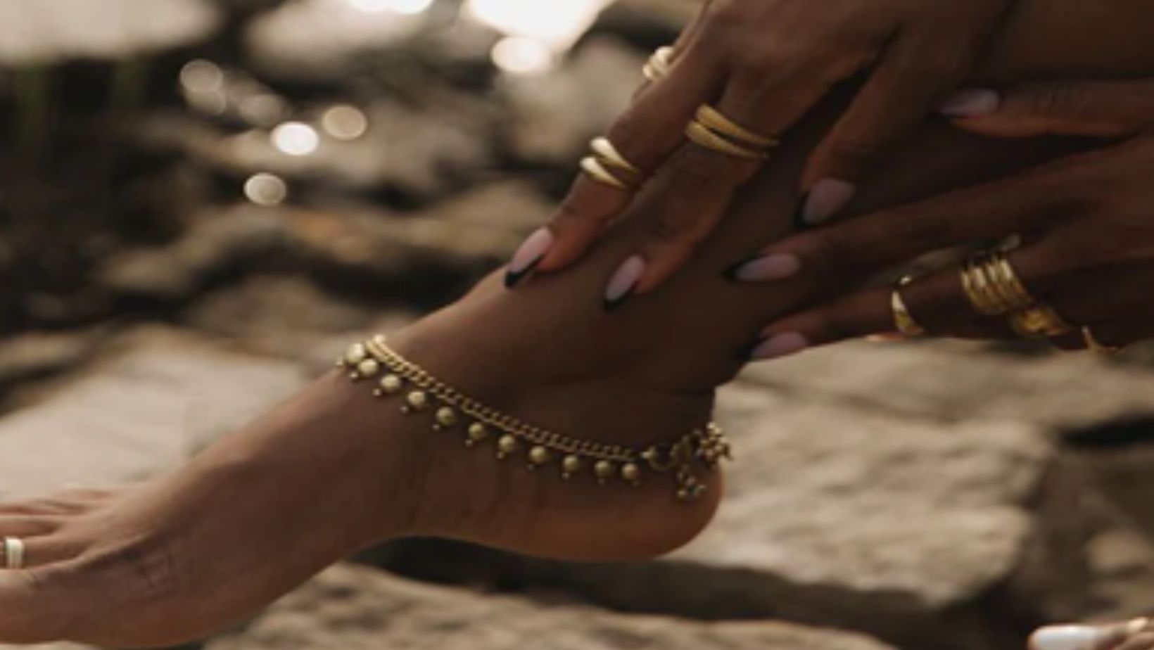 Anklets that move with you