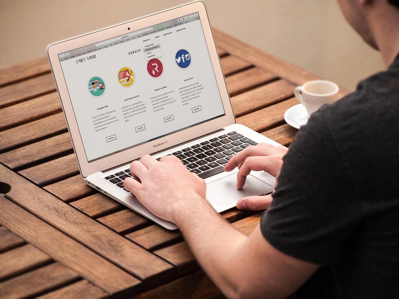 8 must have features every online business needs in 2025